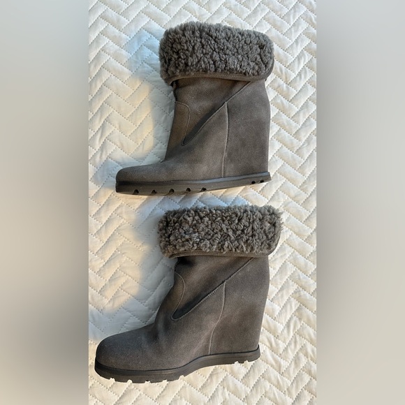 UGG Boots size 7 - Picture 4 of 7